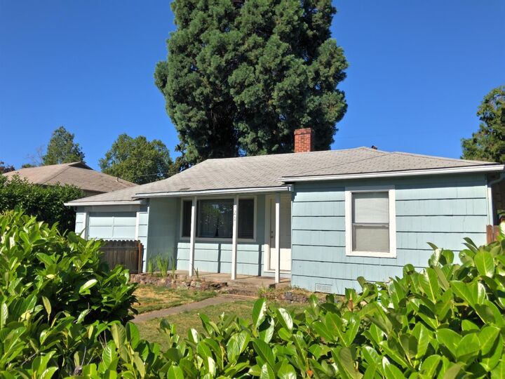 920 S Holly Street  Medford OR 97501 photo