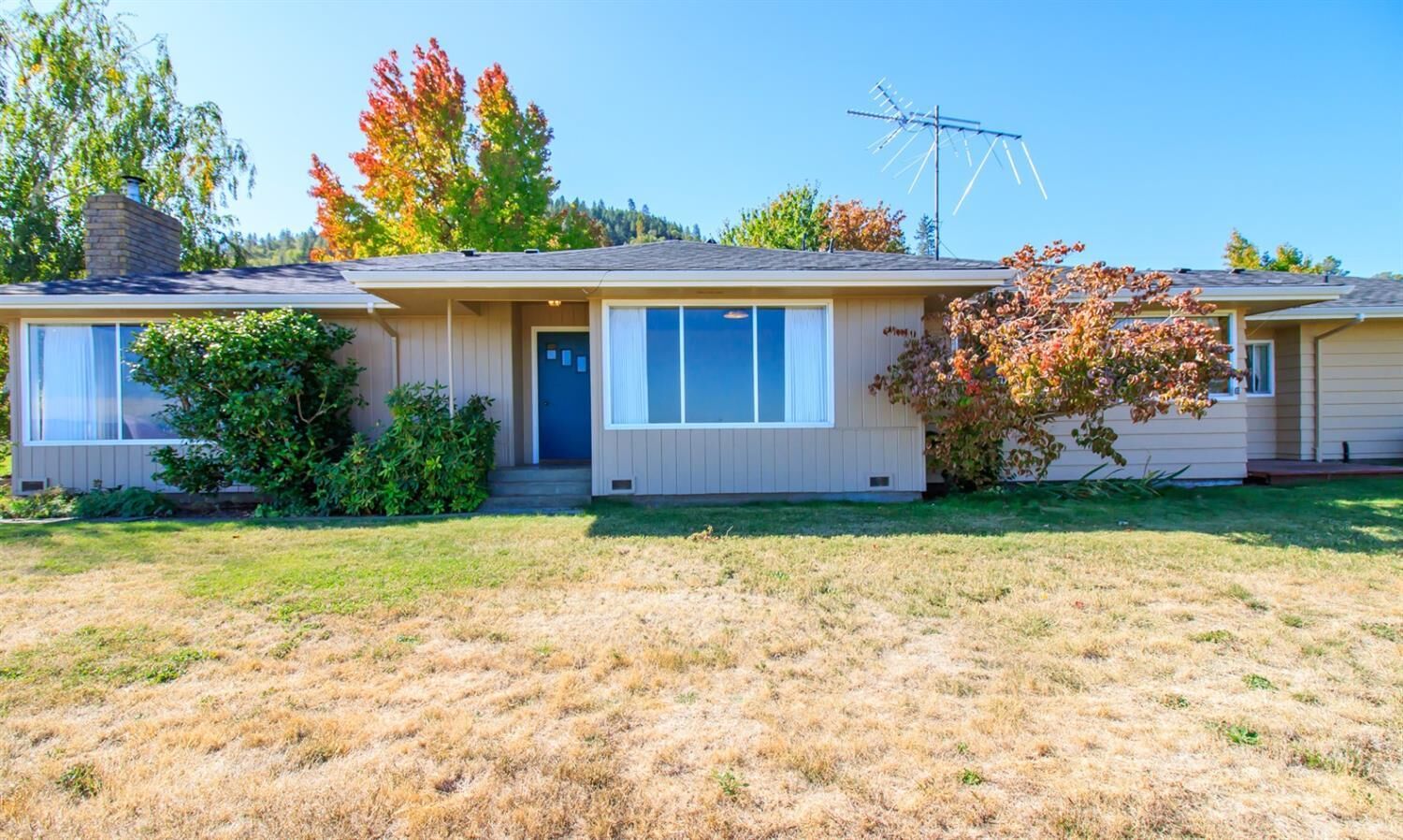 Property Photo: 4396 Old Stage Road Road OR 97502