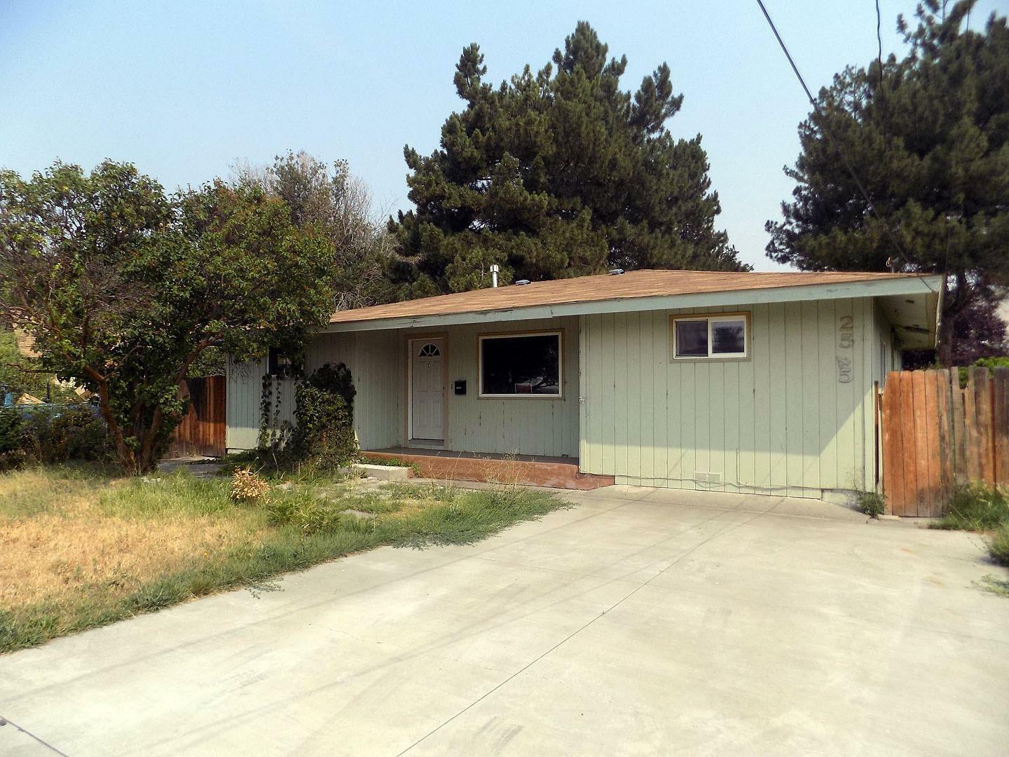 Property Photo:  2545 Orchard Avenue  OR 97601 