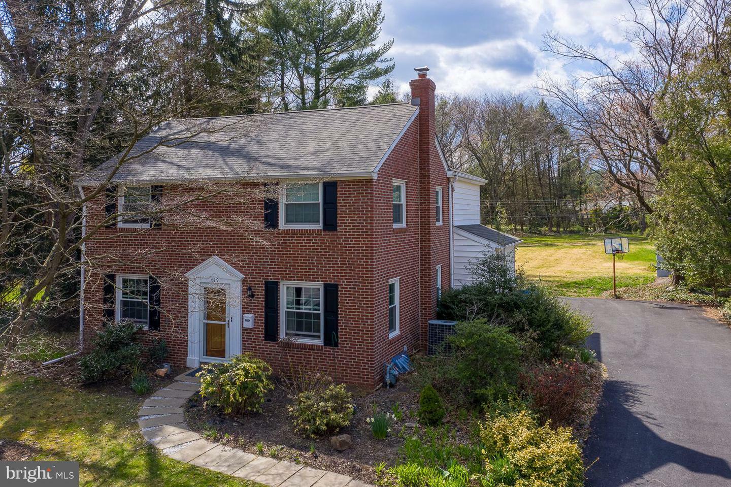 Property Photo: 419 Palmers Lane PA 19086