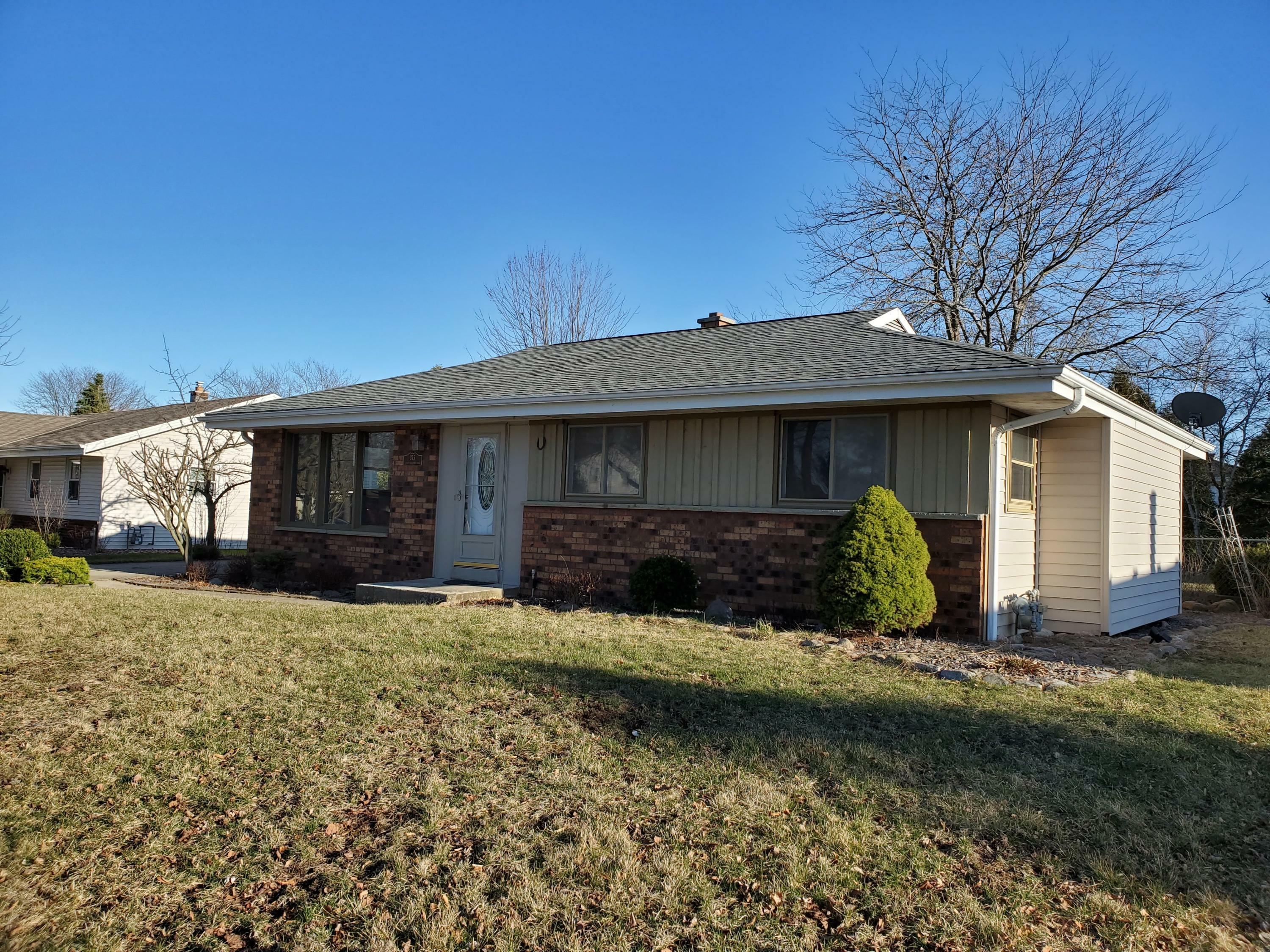 Property Photo: 375 E Darlene Ln WI 53154