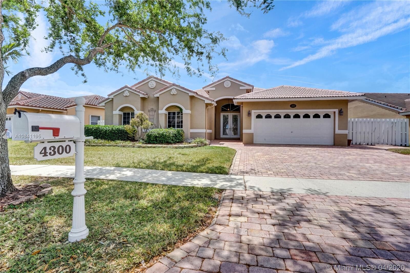 Property Photo: 4300 SW 152nd Ave FL 33027