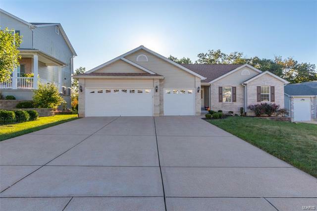 Property Photo: 9911 Lockeport Point 63050
