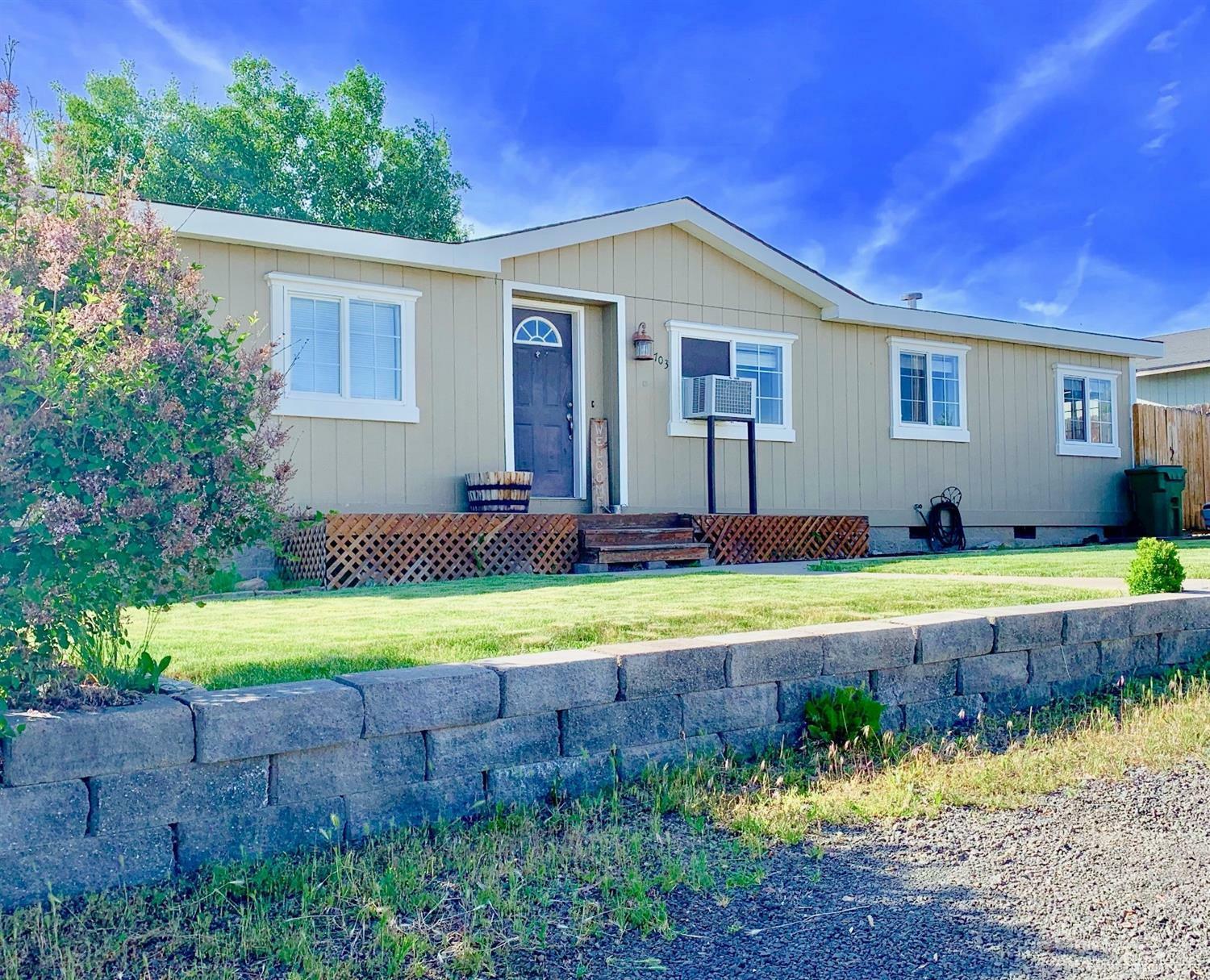 Property Photo: 703 Center Ridge Drive OR 97734