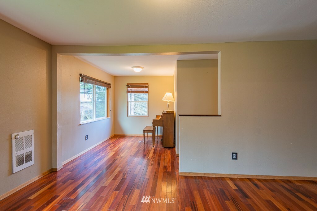 Property Photo:  1524 Clemens Street  WA 98310 