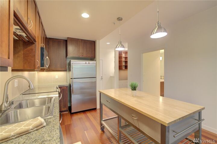 Property Photo: 16141 Cleveland St 217 WA 98052