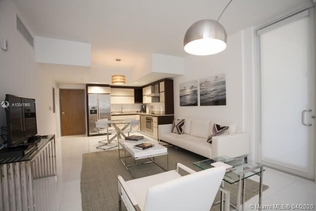 Property Photo:  2155 Washington Ct 110  FL 33139 