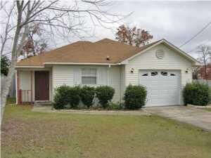 Property Photo: 423 Apple Drive FL 32536