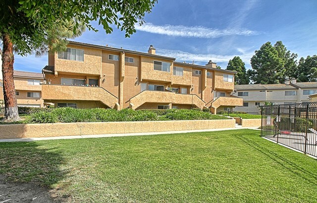 Property Photo:  677 County Square Drive 58  CA 93003 