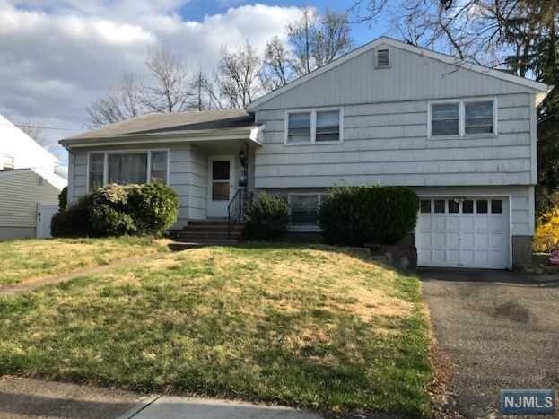 Property Photo:  51 Essex Place  NJ 07628 