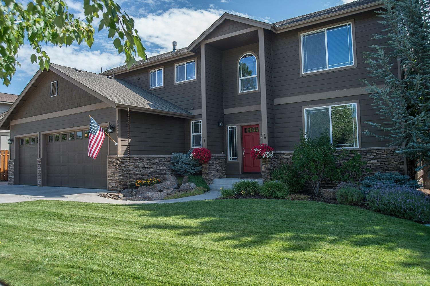 Property Photo: 60624 Kiger Gorge Way OR 97702