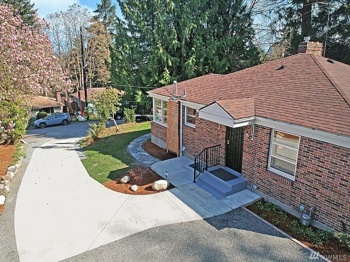Property Photo:  10735 Densmore Ave N  WA 98133 