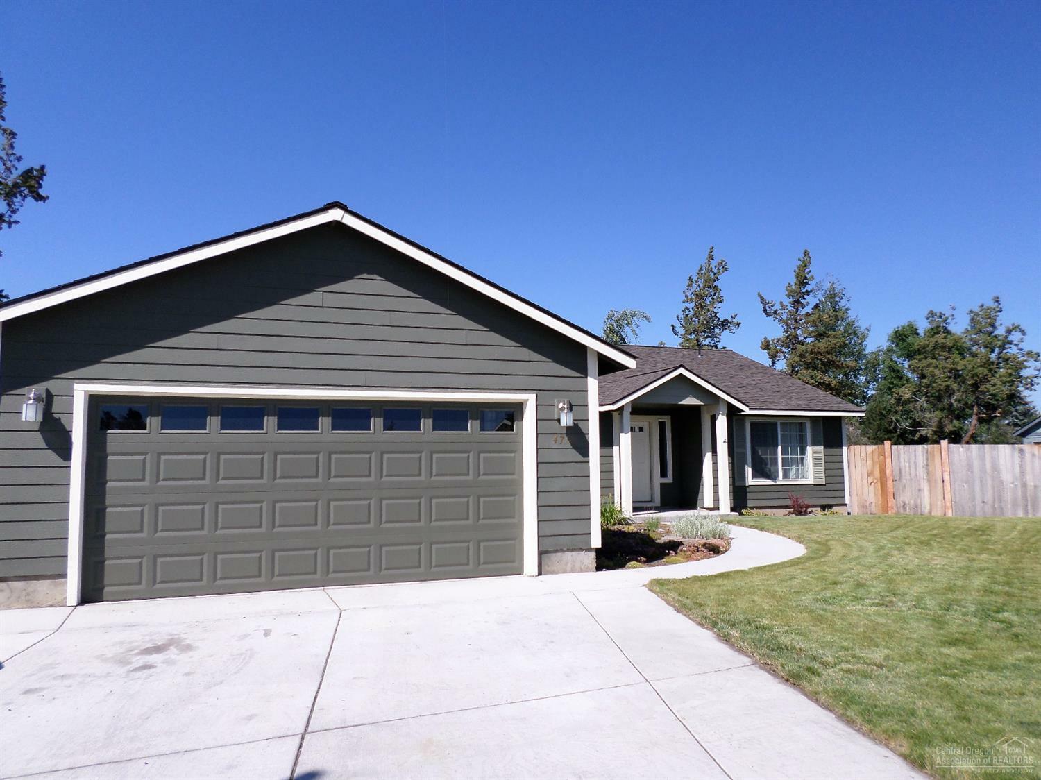 Property Photo:  475 NW 16th Place  OR 97756 