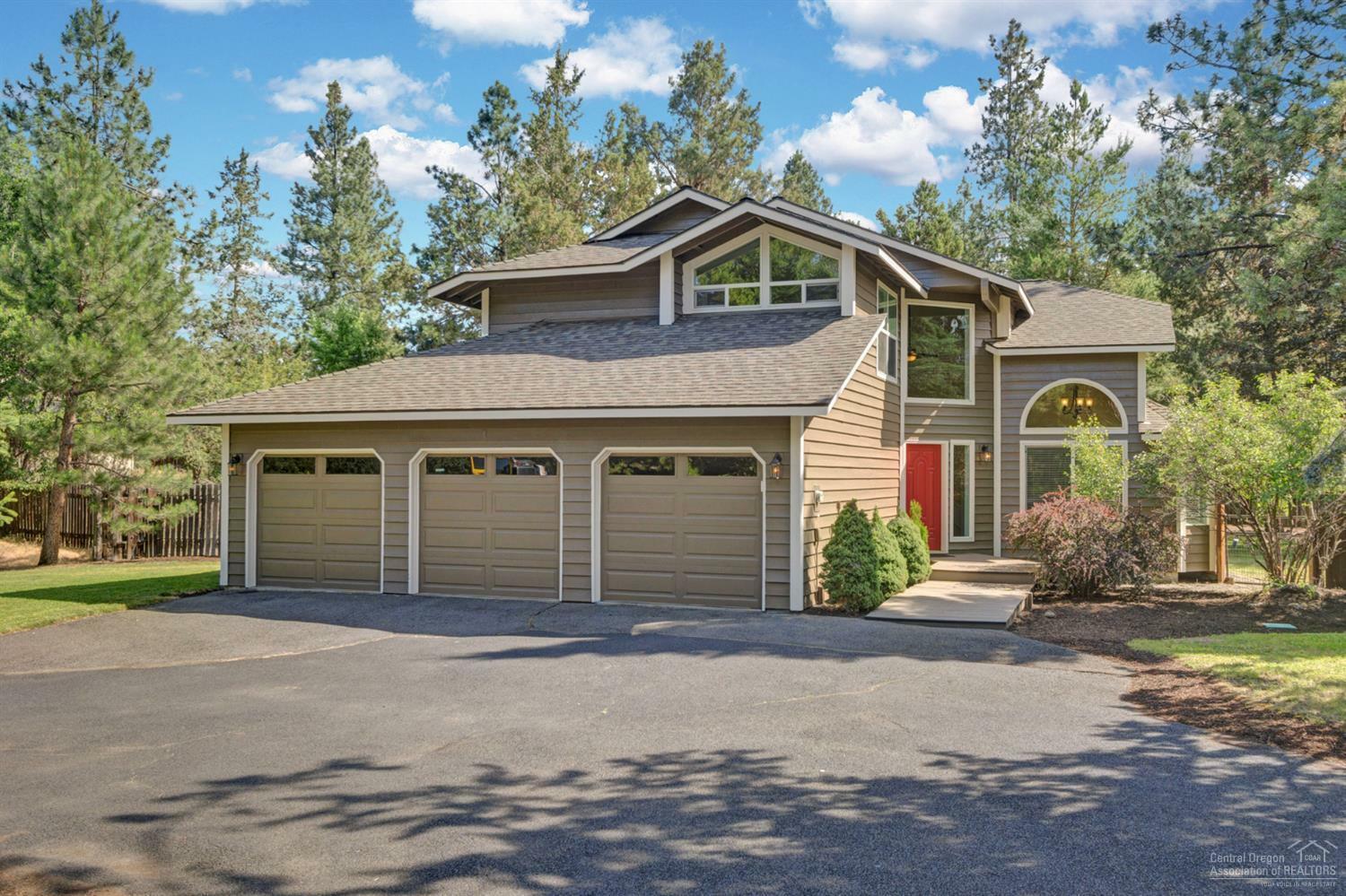 Property Photo: 20886 SE King David Avenue OR 97702