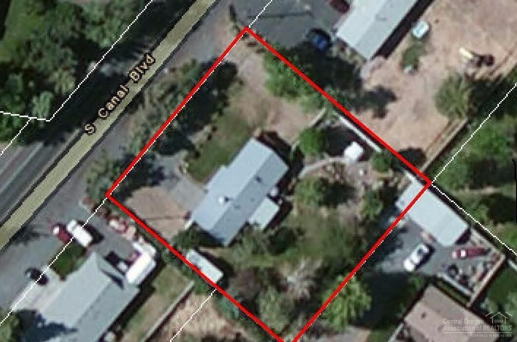 Property Photo:  3070 SW Canal Boulevard  OR 97756 