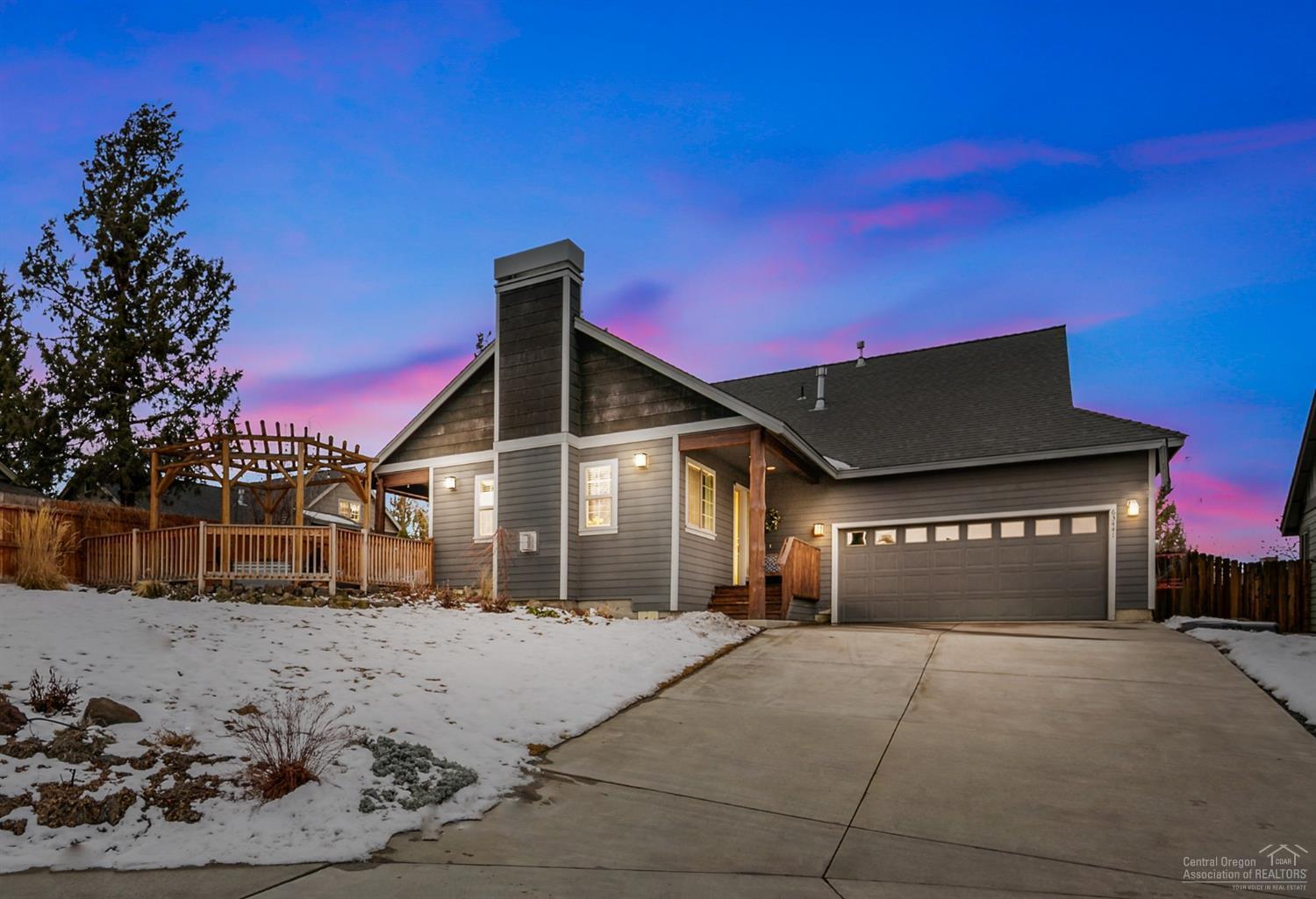 Property Photo: 63441 Ledgestone Court OR 97701