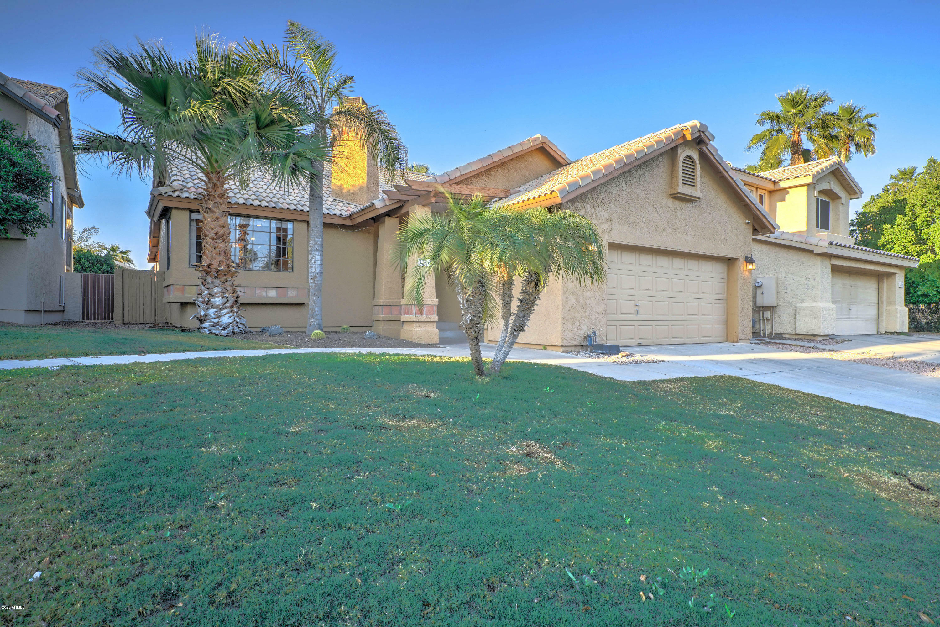 Property Photo:  3306 E Hiddenview Drive  AZ 85048 