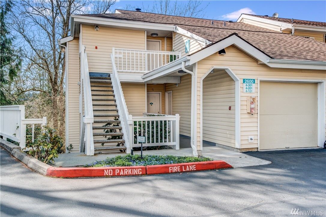 Property Photo:  2600  118th Avenue SE 4-101  WA 98005 
