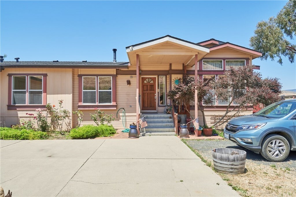 Property Photo:  2585 Jacaranda Lane  CA 93402 