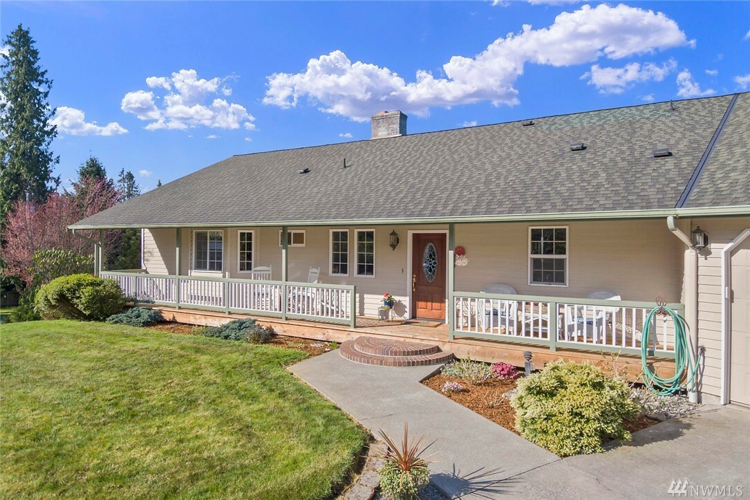 Property Photo: 6933 70th St SE WA 98290