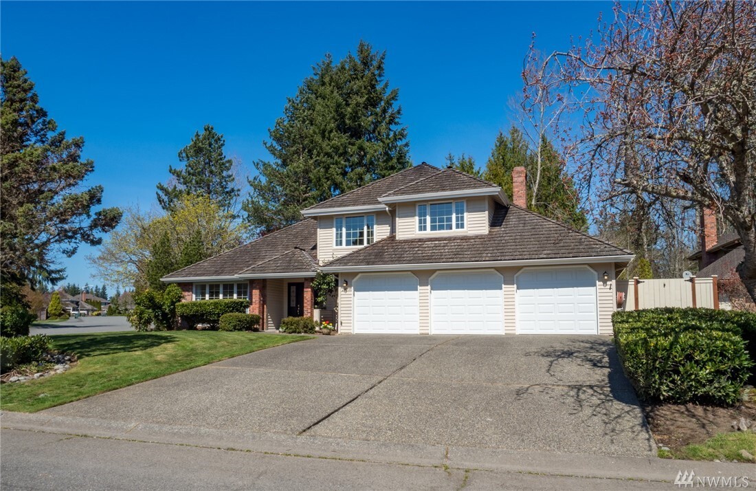 Property Photo: 24700 SE 45th Place WA 98029