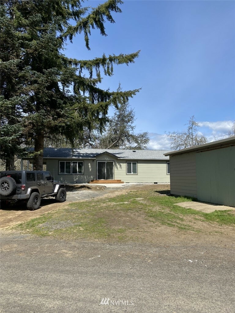 Property Photo:  40 Douglas Street  WA 98612 