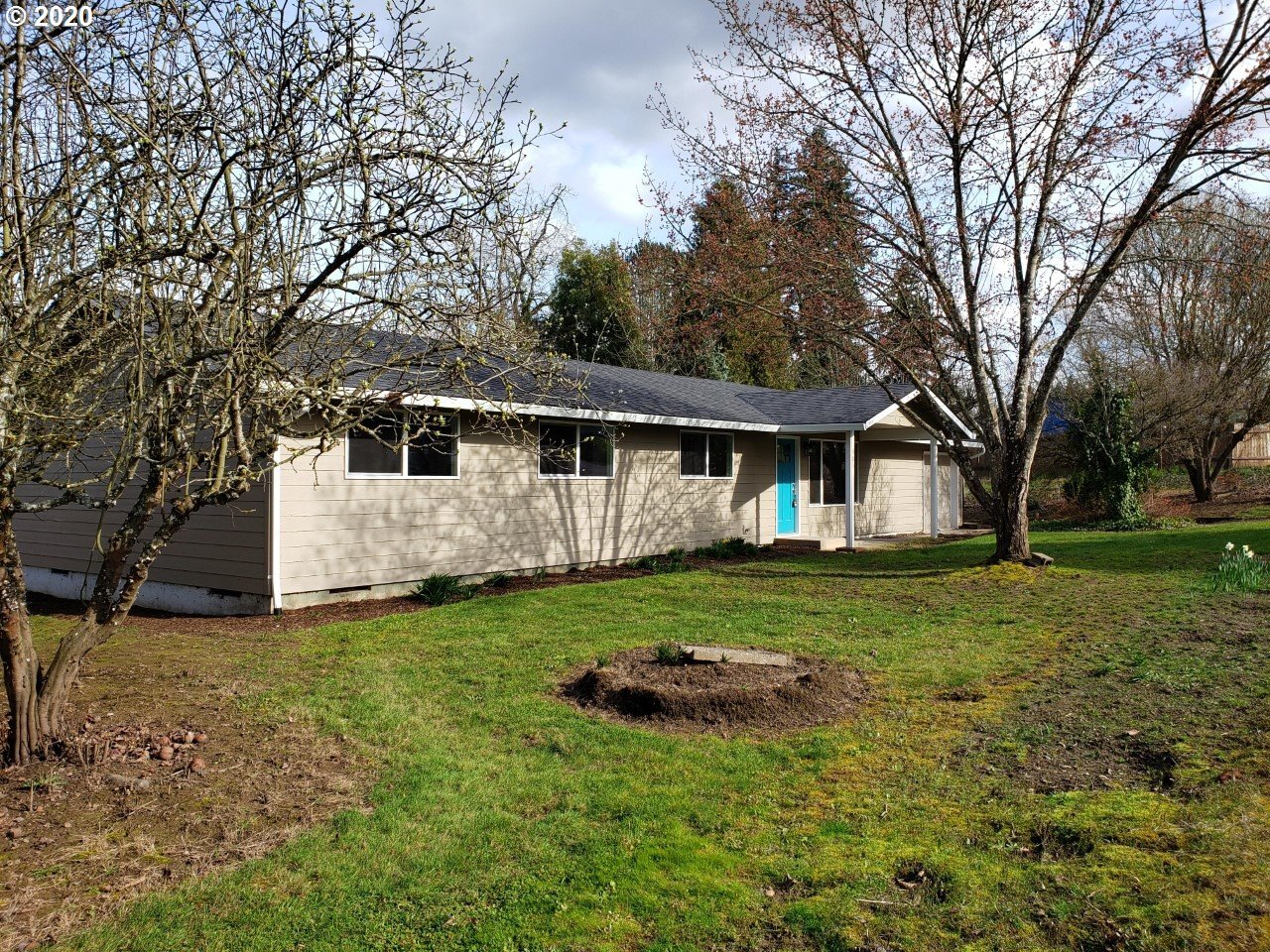 Property Photo:  303 2nd St  OR 97114 