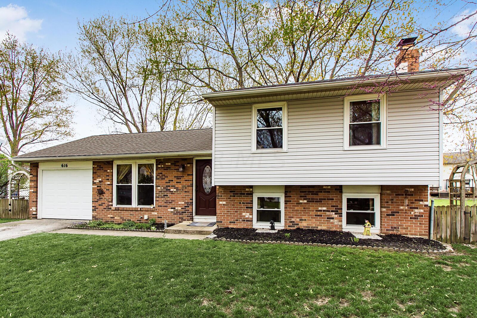 Property Photo:  616 Juniper Lane  OH 43230