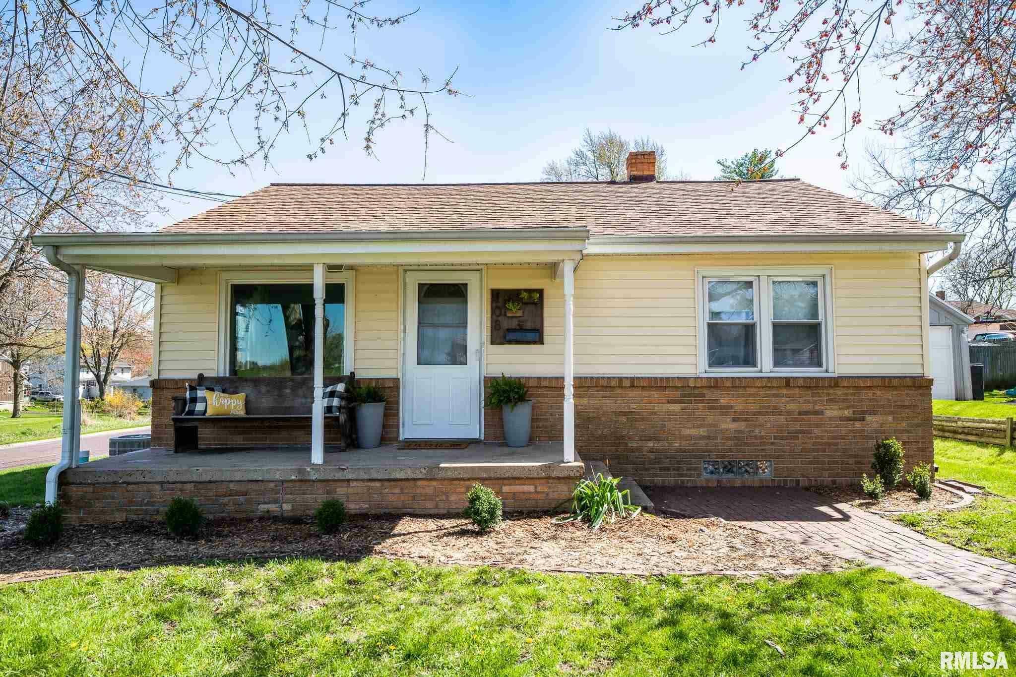 Property Photo:  108 North  IL 61571 