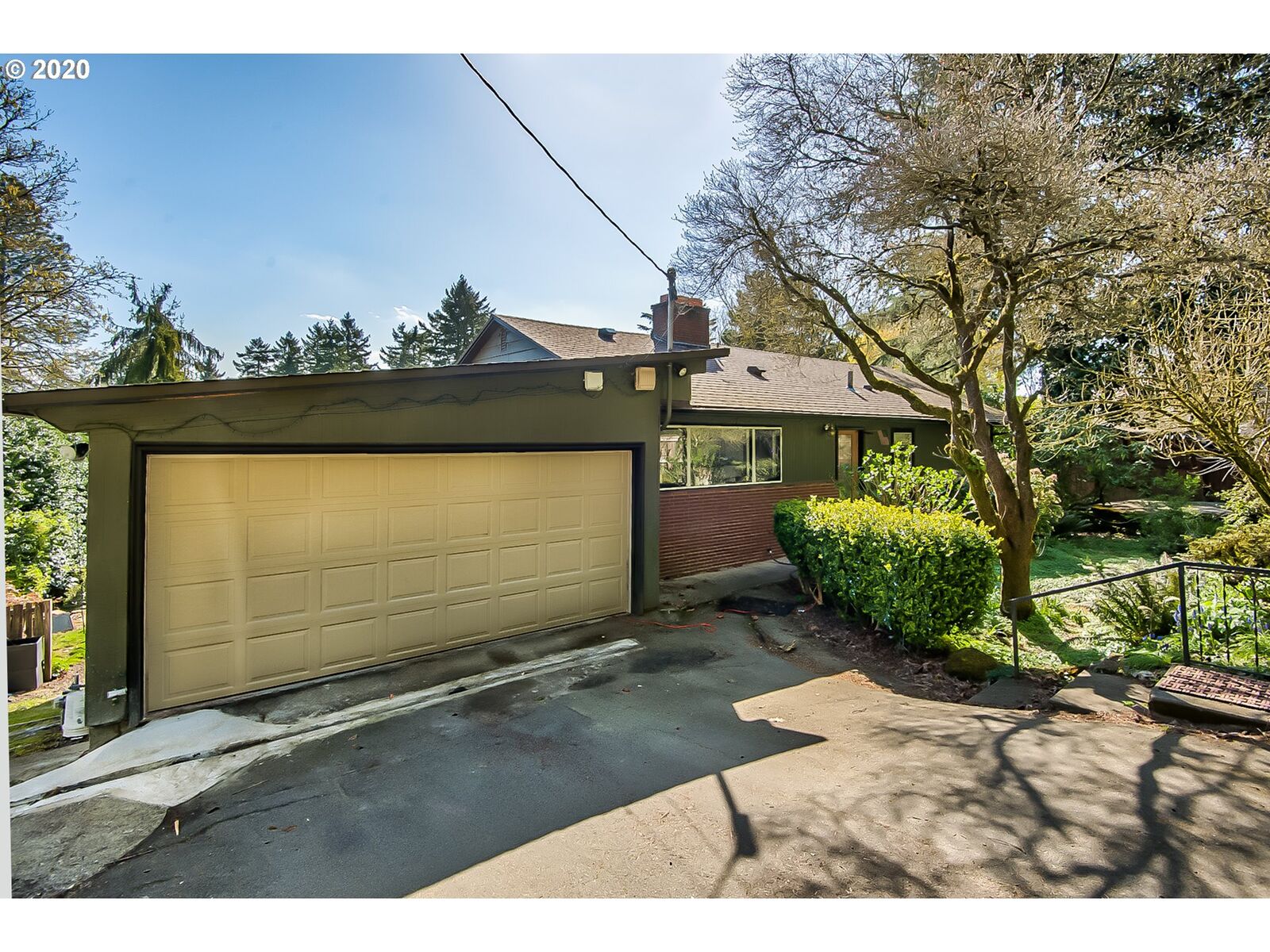 Property Photo: 9416 SW View Point Ter OR 97219