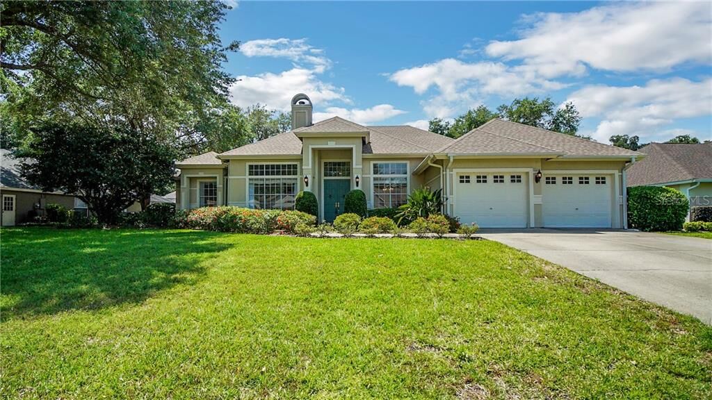 Property Photo: 19226 Park Place Boulevard FL 32736