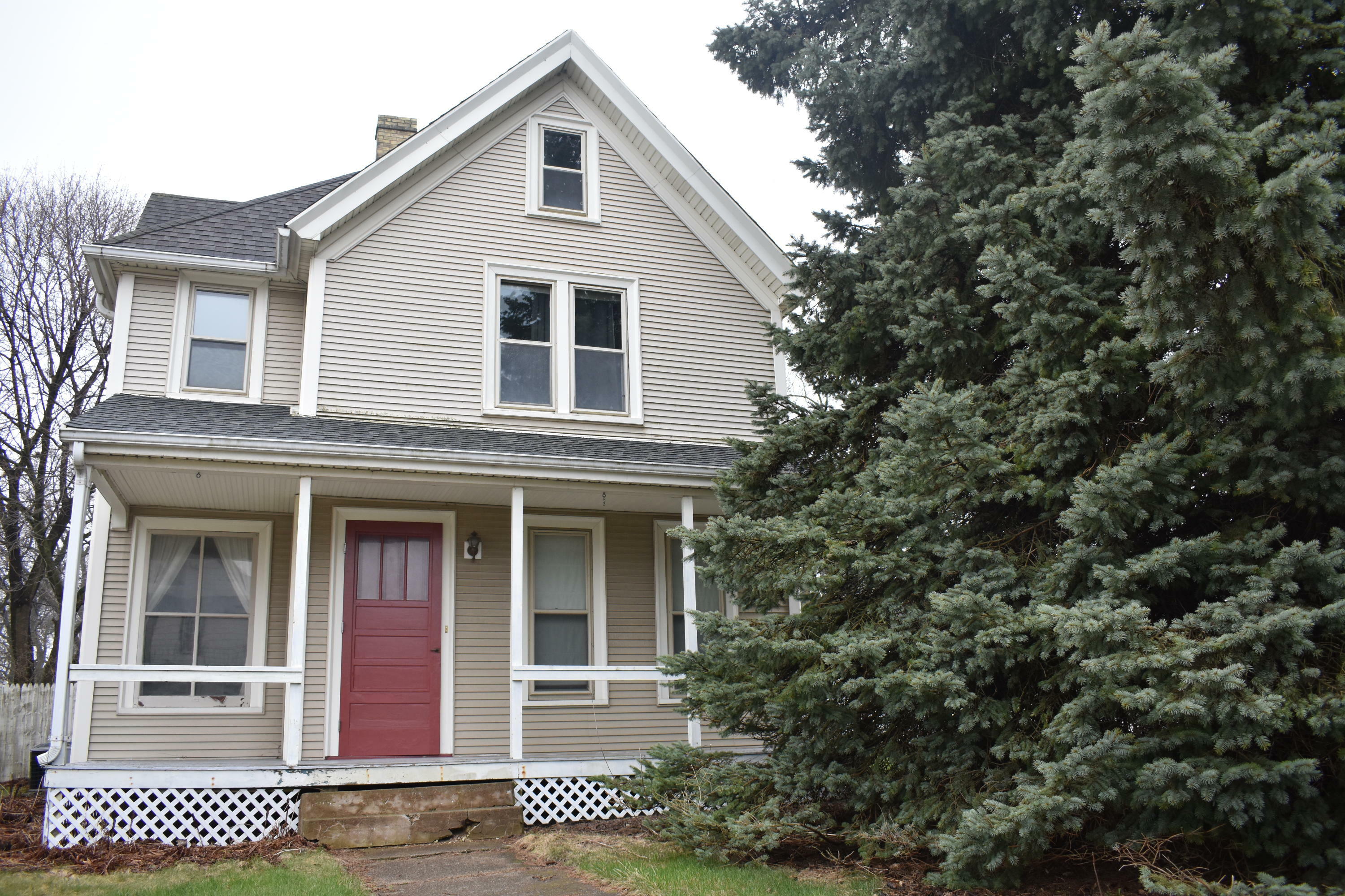 Property Photo:  731 W Grand Ave  WI 53074 