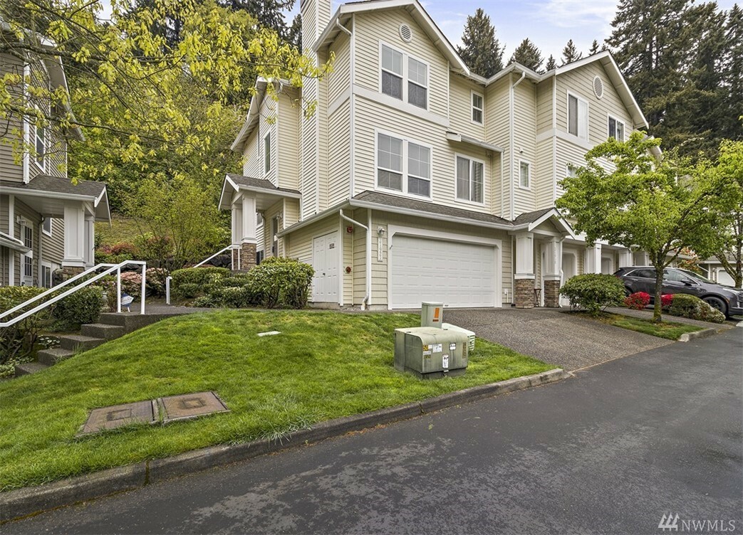 Property Photo: 21921 39th Place S 10-1 WA 98032