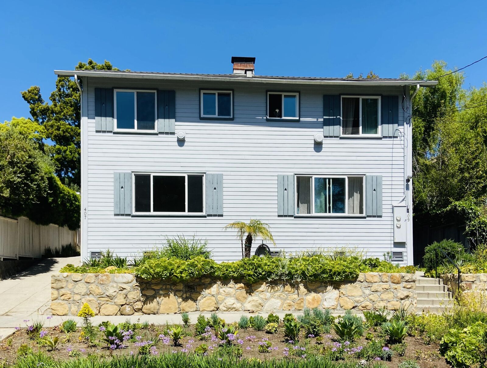 Property Photo: 407 E Islay St CA 93101