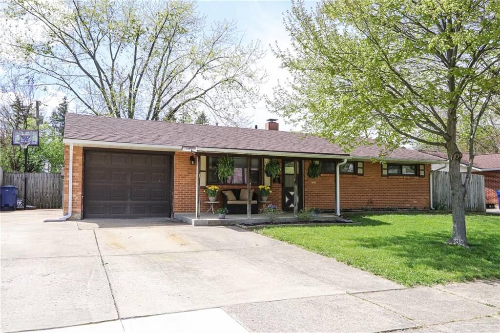 Property Photo: 5827 Hinckley Court OH 45424