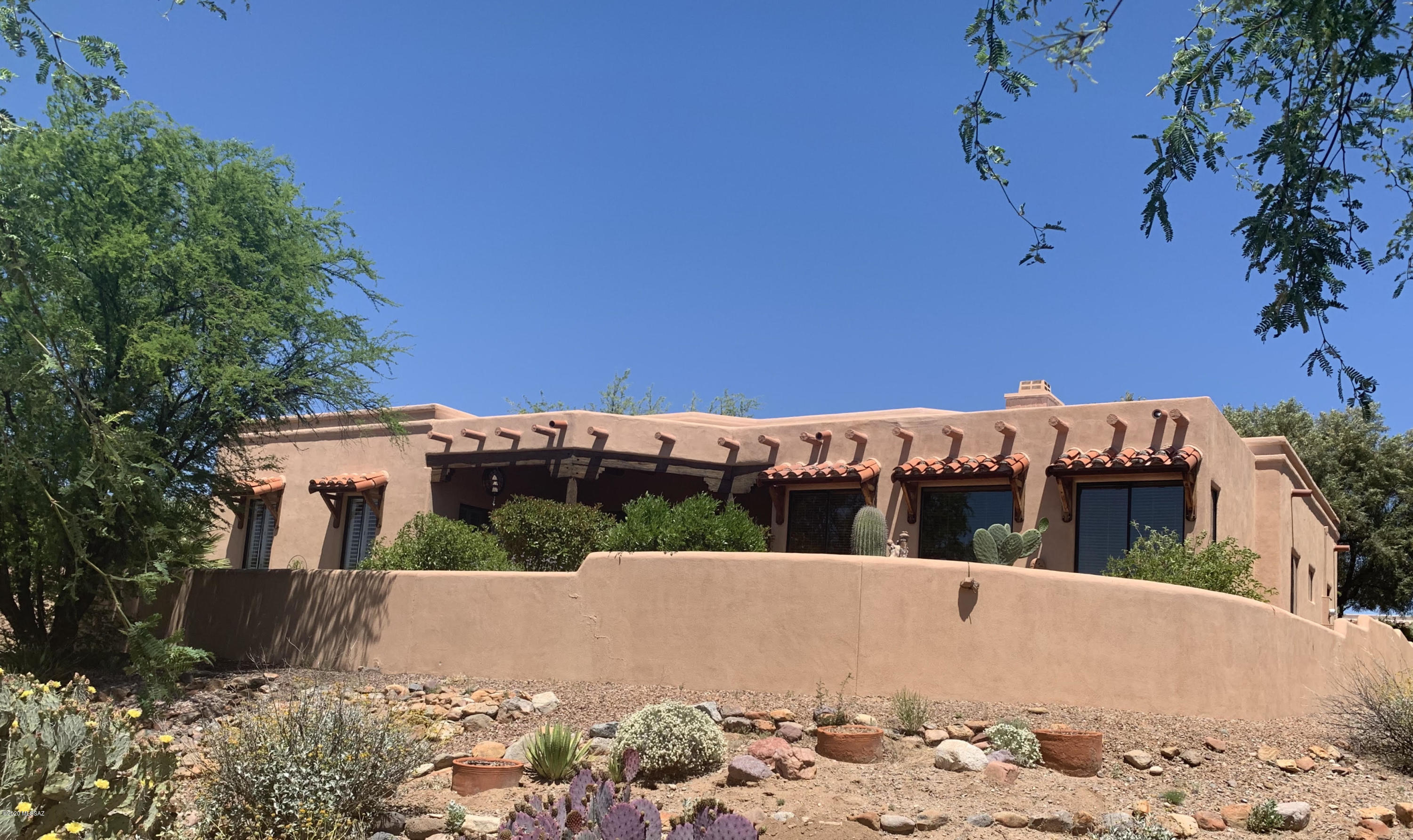 Property Photo: 782 E Armor Springs Place AZ 85614