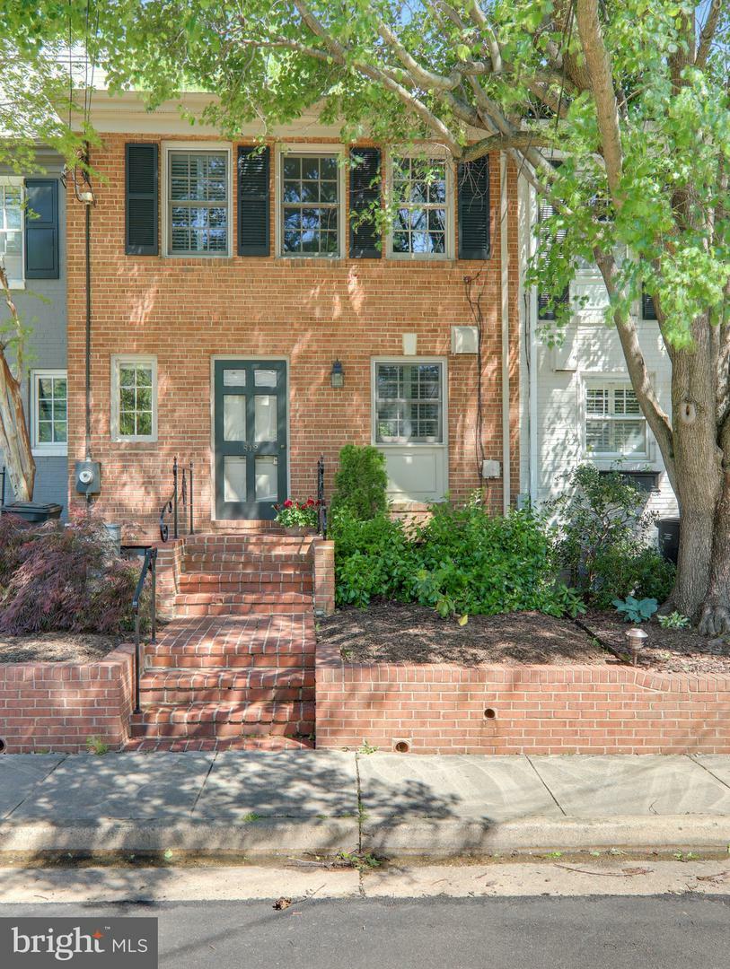 Property Photo:  812 S Fairfax Street  VA 22314 