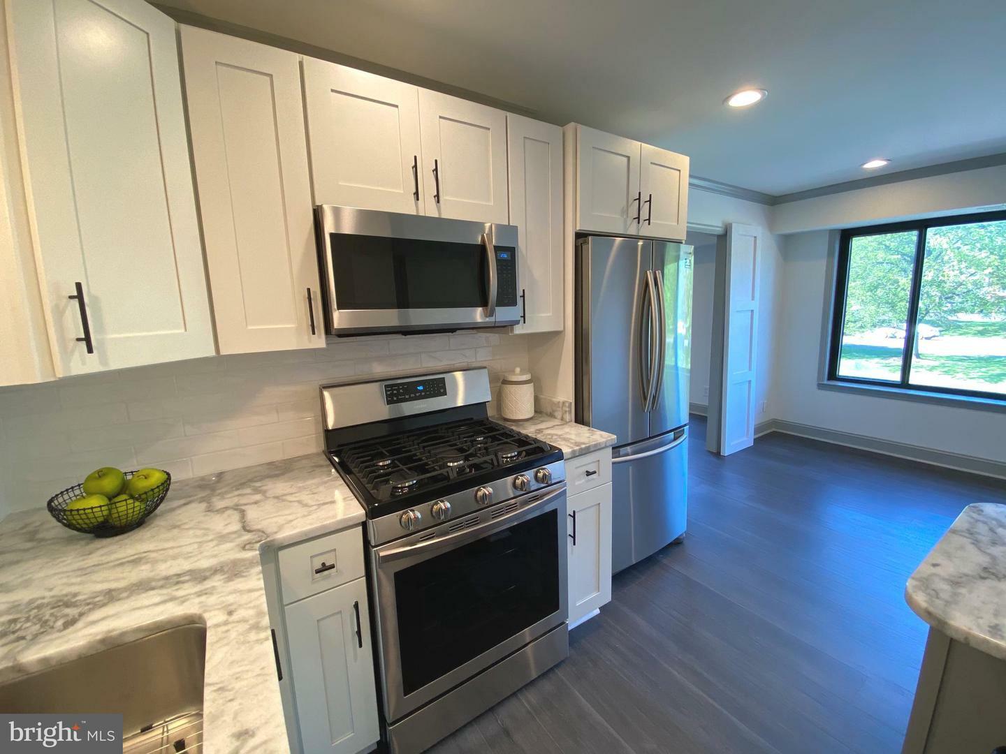 Property Photo: 125 Clubhouse Drive B SW 11 VA 20175