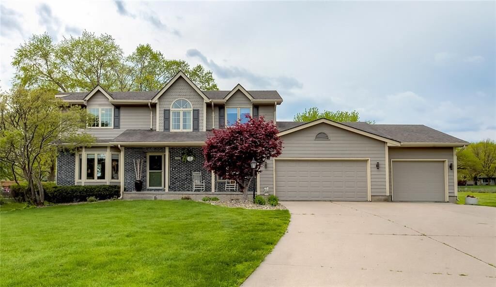 Property Photo:  502 NW 69th Place  IA 50023 