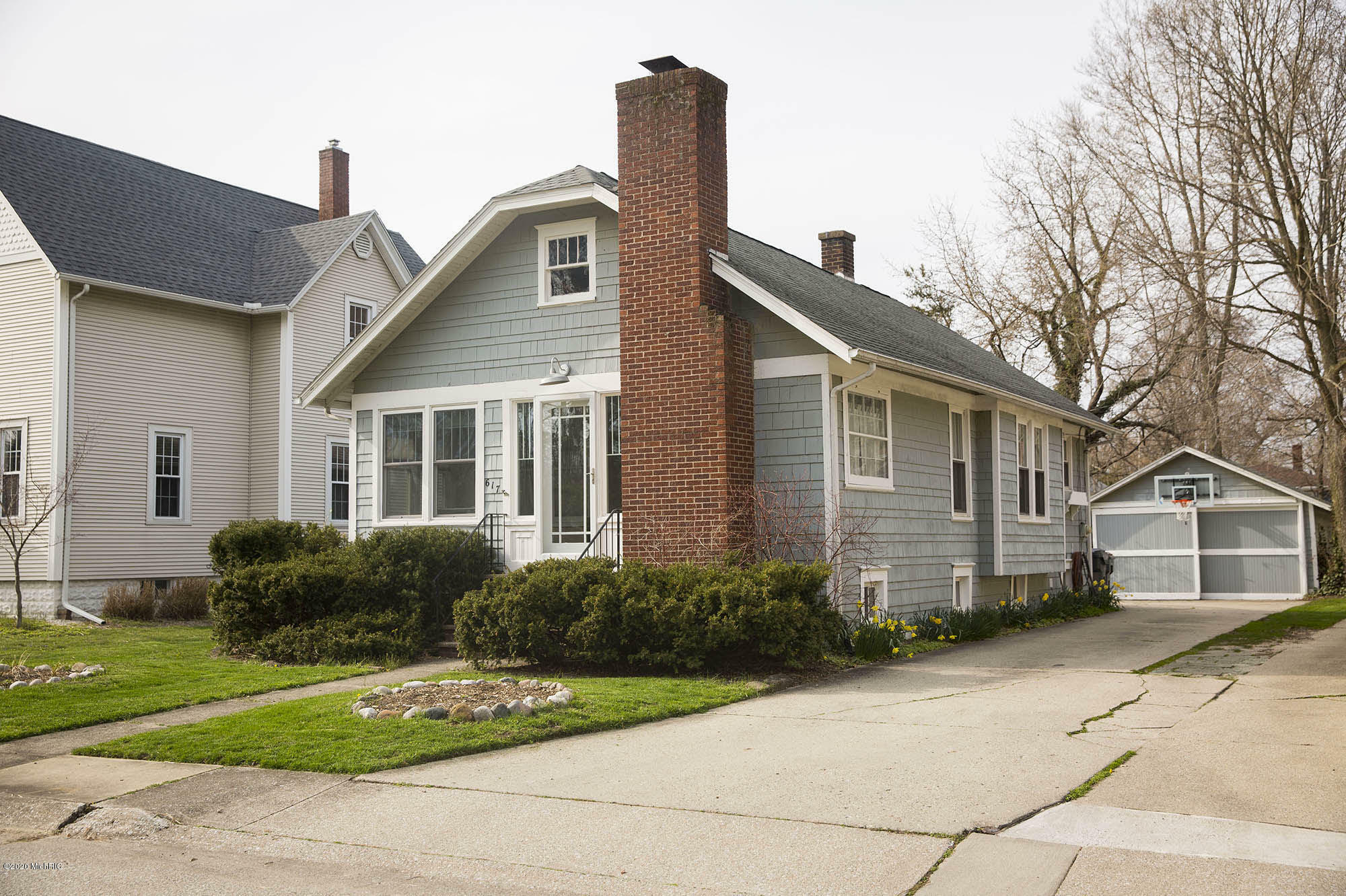 Property Photo:  617 Cliff Street  MI 49085 