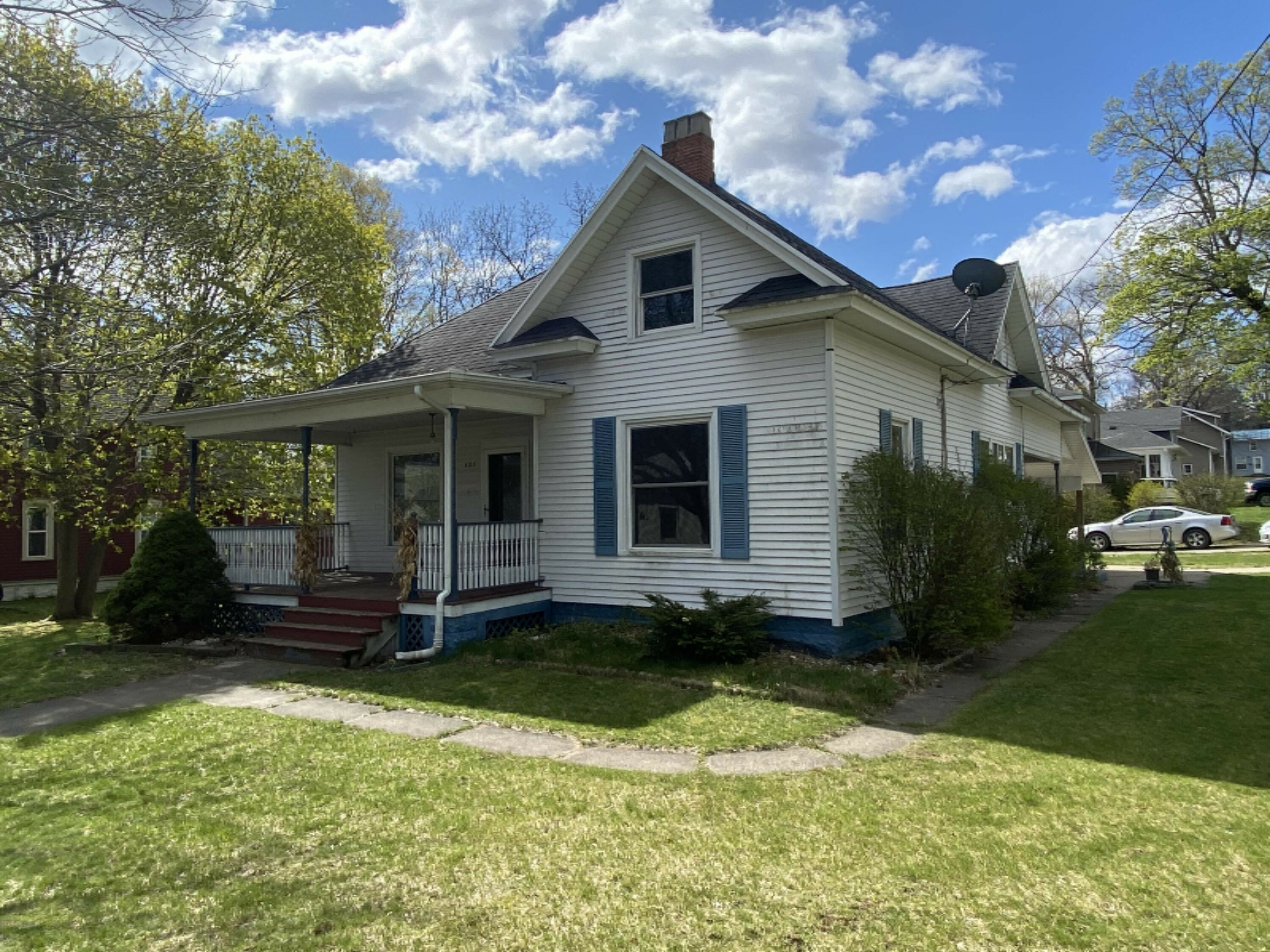 Property Photo:  425 W Grove Street  MI 48838 