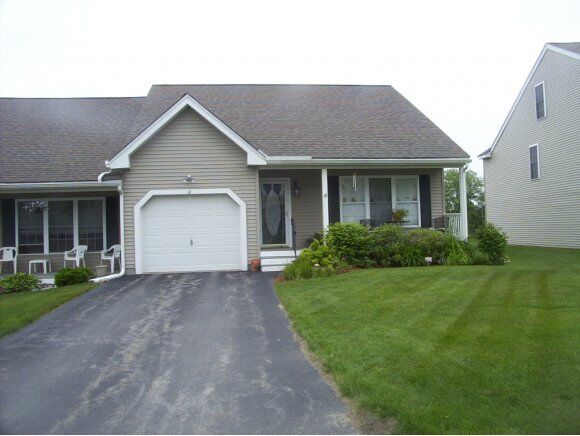 Property Photo: 12 Ledgewood Drive 12 NH 03055