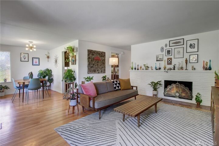 Property Photo:  1237 SW 118th St  WA 98146 