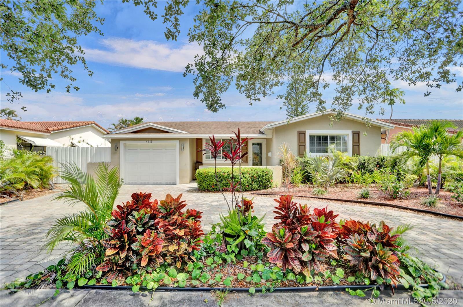 Property Photo: 4815 Johnson St FL 33021
