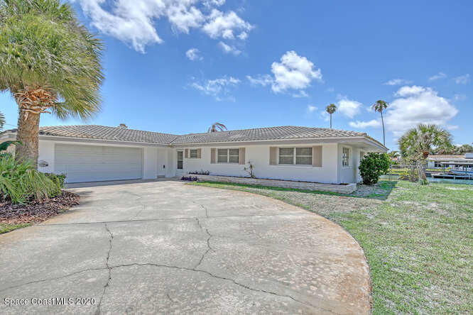 Property Photo: 122 Bimini Road FL 32931