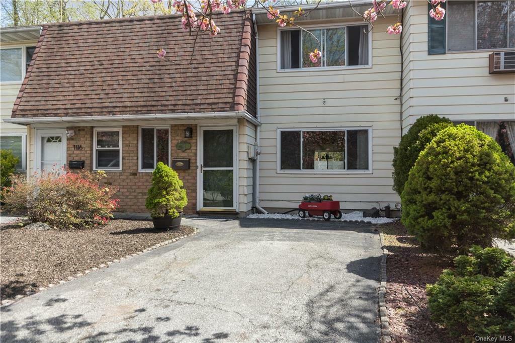 Property Photo:  1114 Stonegate Road  NY 10588 