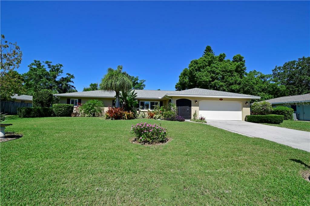 Property Photo:  7924 Estates Drive  FL 34243 