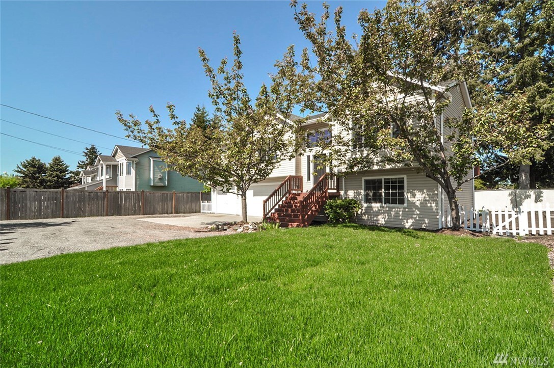 Property Photo: 1215 E Casino Road WA 98203