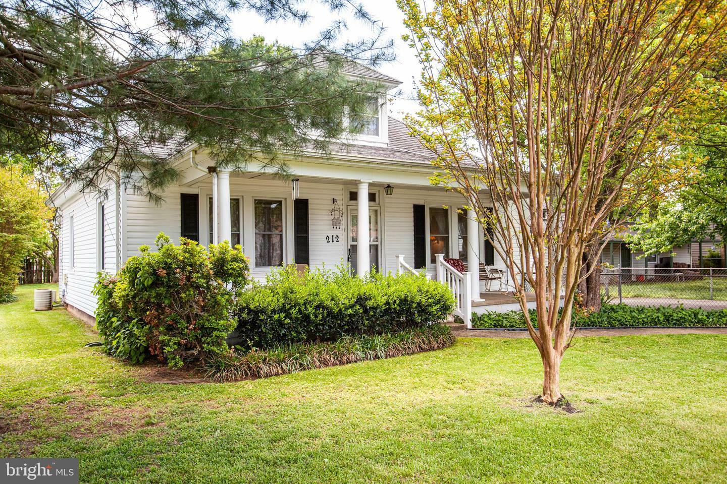 Property Photo:  212 Hamilton Street  VA 22408 