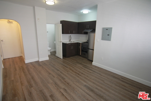 Property Photo: 1417 N Bronson Ave 410 CA 90028